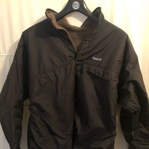 Patagonia reversible snap pull over. Medium
